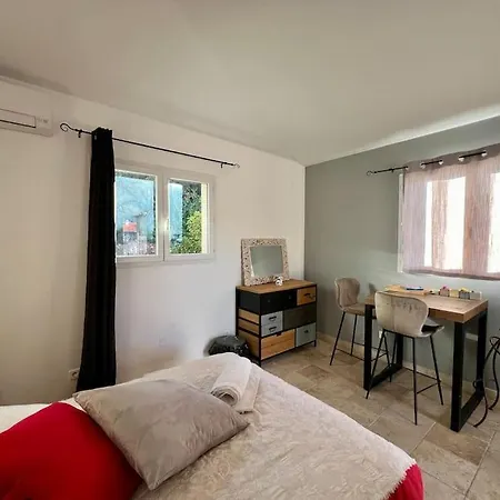 Cap Brun: 3 Chambres + Studio, Piscine + Jacuzzi Toulon