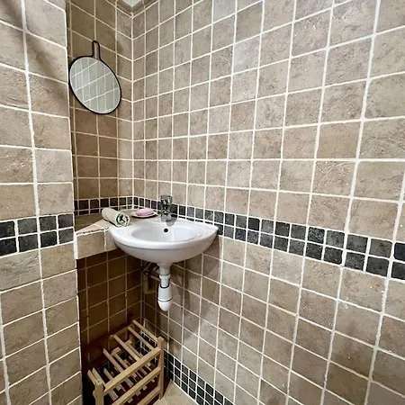 Villa Cap Brun: 3 Chambres + Studio, Piscine + Jacuzzi Toulon